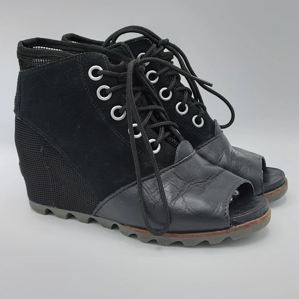 Sorel Joanie Black Suede Leather Mesh Lace Up Peep-Toe Wedge Bootie Size 9.